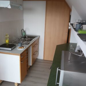 4_Áfonyácska_felső_apartman_konyha-min